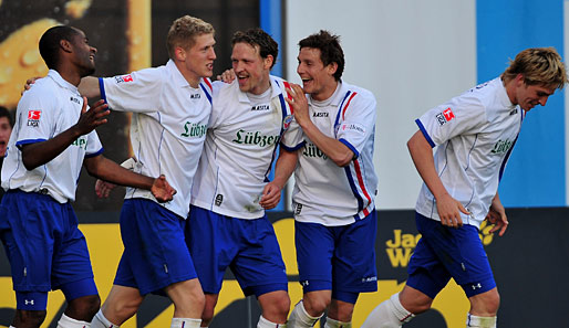 Die Spieler von Hansa Rostock freuen sich auf einen neuen Hauptsponsor