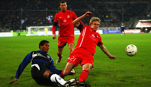 In einem dramatischen Hinspiel setzte sich die Fortuna mit 3:2 gegen Bielefeld durch