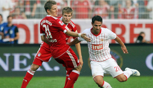 Shergo Biran (r.) bekam es im Freundschaftsspiel gegen Bayern schon mit Schweinsteiger zu tun