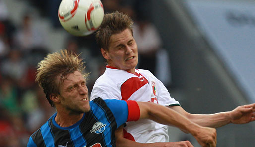 Daniel Baier (r.) kickt und kämpft seit Januar diesen Jahres für den FC Augsburg