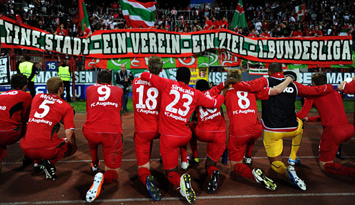 Der FC Augsburg steht nach dem Sieg gegen Karlsruhe unmittelbar vor dem Aufstieg