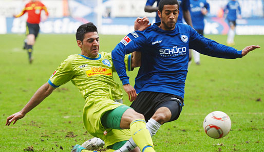Mirkan Aydin (l.) hat seinen Vertrag beim VfL Bochum bis 2014 verlängert