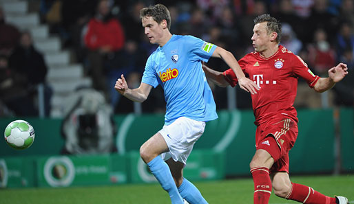 Jonas Acquistapace (l.) lief für den VfL schon im Pokal gegen Bayern auf