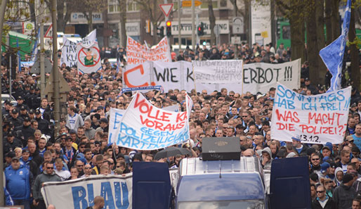 Ein Demonstrationszug mit rund 1.700 Anhängern von Rostock zog durch Hamburg