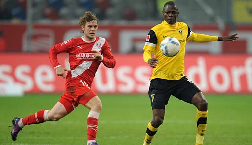 Seyi Olajengbesi (r.) spielt auch in der 3. Liga für Alemannia Aachen