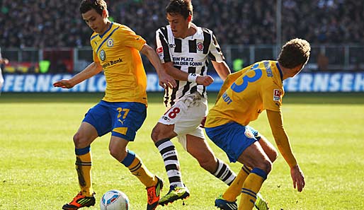 Gianluca Korte (l.) verlängert seinen Vertrag bei Eintracht Braunschweig bis 2015