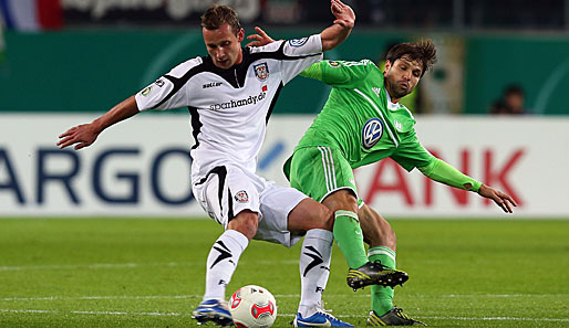 Manuel Konrad (l.) bleibt am Main. Er verlängerte seinen Vertrag beim FSV Frankfurt bis 2014