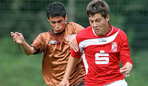 Okan Kurt (l.) und Andrej Startsev werden zukünftig die Profis des FC St. Pauli verstärken