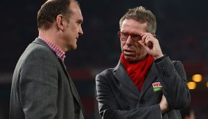 Trainer Stöger (r.) steht kurz vor dem Aufstieg mit dem 1. FC Köln