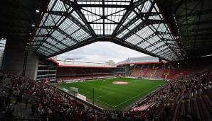 Der 1. FC Kaiserslautern wird bereits im ersten Heimspiel mit dem neuen Trikotsponsor auflaufen