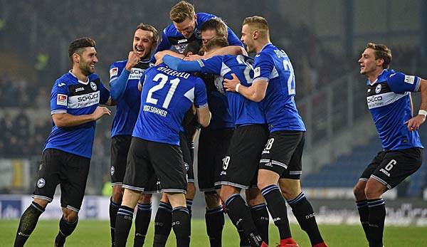 Arminia Bielefeld jubelt über einen Treffer im Zweitligaspiel gegen den 1. FC Sankt Pauli