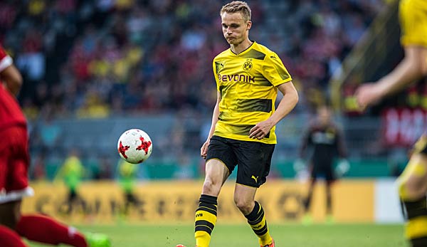 Amos Pieper kommt von der zweiten mannschaft von Borussia Dortmund.