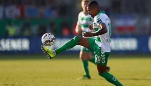 Im Nachholspiel der 2. Ligs will sich die Spielvereinigung um Daniel Keita Ruel gegen Dynamo Dresden durchsetzen.