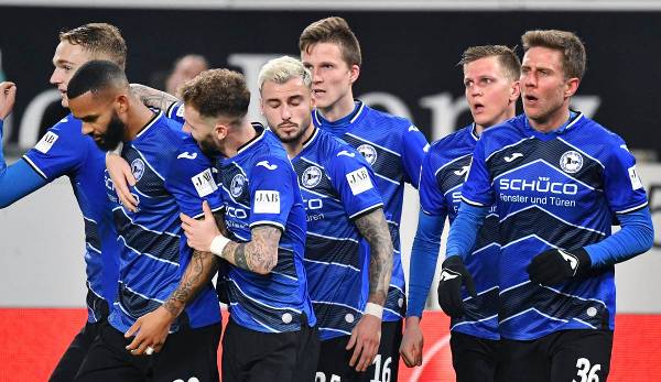 Nach einem klaren 4:0 gegen Dynamo Dresden kann Arminia Bielefeld nur noch theoretisch von einem direkten Aufstiegsplatz verdrängt werden.