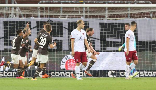 St. Pauli bejubelt das Tor von Daniel Buballa zum 2:2-Endstand gegen den 1. FC Nürnberg.