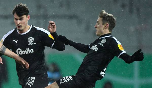 Janni-Luca Serra (l.) erzielte zwei Treffer für Holstein Kiel, konnte die Niederlage aber nicht verhindern.