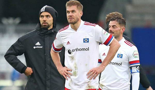 Frust pur: Simon Terodde verspielte mit dem HSV in Hannover eine 3:0-Führung.