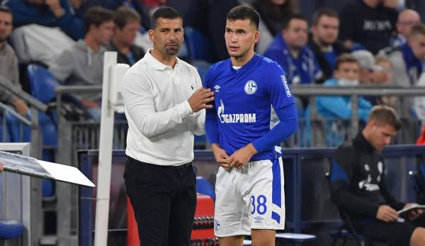Schalke-Trainer Dimitrios Grammozis verhalf Mehmet Can Aydin (r.) zu seinem Schalke-Debüt.