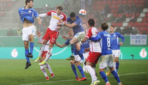 Erst letzte Woche konnte sich Hansa Rostock im DFB-Pokal gegen Jahn Regensburg mit 4:2 im Elfmeterschießen durchsetzen.