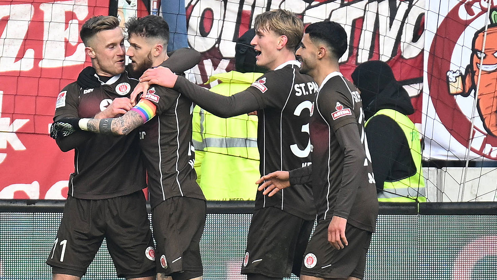 2. Liga: FC St. Pauli übernimmt Tabellenführung – Can Yilmaz Uzun lässt den 1. FC Nürnberg jubeln