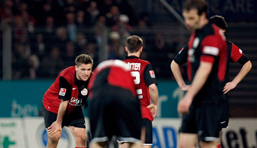 Die Wehener Spieler taumeln nach der Pleite gegen Osnabrück dem Abstieg entgegen