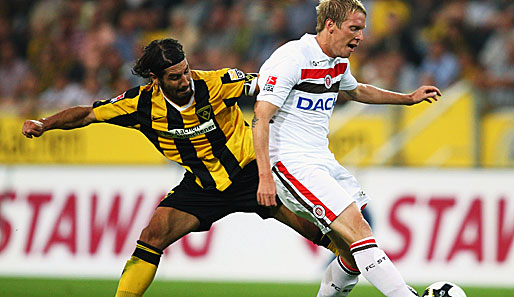St. Paulis Marius Ebbers (r.) erzielte die ersten beiden Tore gegen Alemannia Aachen