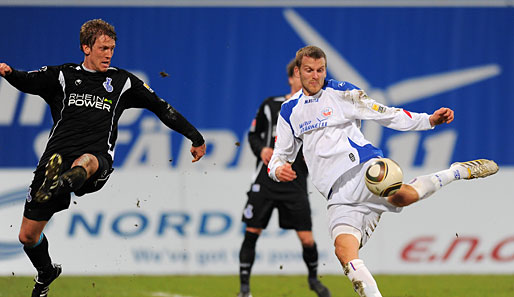 Gardar Johannsson (r.) spielte gut, ließ aber beste Chancen liegen. Rostock siegte dennoch souverän