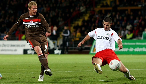 Mario Ebbers (l.) erzielte den Treffer zum 1:1 für St. Pauli in Oberhausen