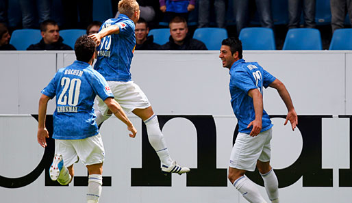 Das Tor zum Relegationsplatz: Bochums Mirkan Aydin (r.) erzielte das 1:0 gegen den MSV Duisburg