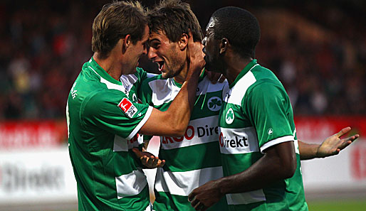 Olivier Occean (r.), Christopher Nöthe (M.) und Co. feierten mit Fürth den fünften Sieg in Folge