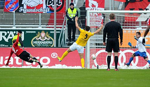 Moritz Hartmann (l.) brachte den FC Ingolstadt in Führung
