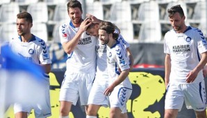 Dimitrij Nazarov (M.) rettete dem KSC gegen Kaiserslautern einen Punkt