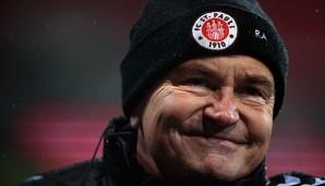 Ewald Lienen feiert beim Erfolg gegen den VfR Aalen seinen ersten Sieg als St. Pauli-Trainer