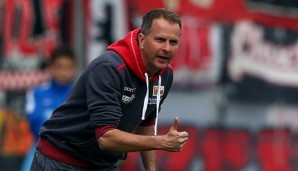 Union-Trainer Sascha Lewandowksi bejubelt den entscheidenden Treffer von Dennis Daube