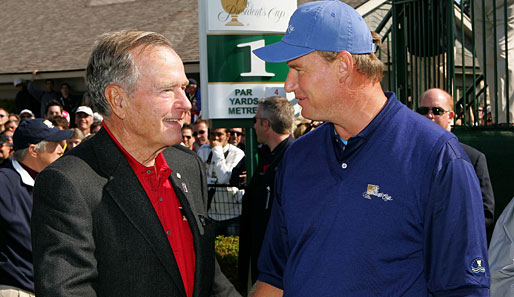 Wurden gemeinsam in die Golf Hall of Fame aufgenommen: Ernie Els (r.) und George Bush