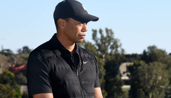 Zwei Monate nach seinem schweren Autounfall hat sich Golf-Superstar Tiger Woods öffentlich zurückgemeldet.