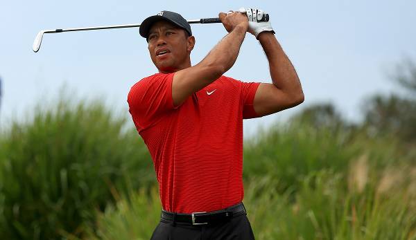 Acht Monate nach seinem folgenschweren Autounfall steht Golf-Superstar Tiger Woods wieder auf dem Platz.
