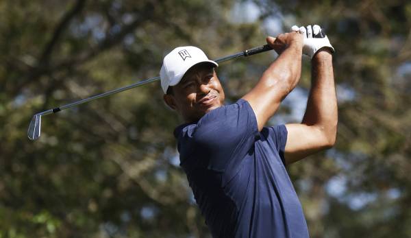 Tiger Woods begeistert die Fans mit einer starken Trainingsrunde.