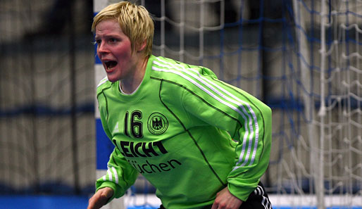 Bayer Leverkusens Torhüterin Clara Woltering steht auch in der Nationalmannschaft im Kasten