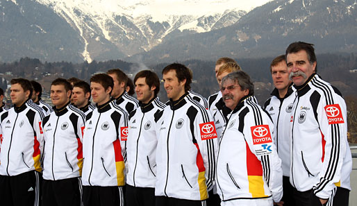 Das DHB-Team wurde mit Trainer Heiner Brand (r.) 2007 Weltmeister