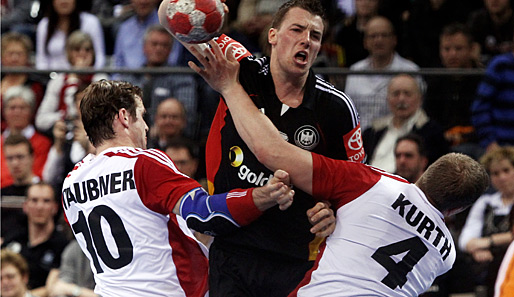 David Graubner (l.) verteidigt gegen Nationalspieler Dominik Klein