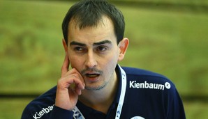 Gummersbachs Trainer Emir Kurtagic muss für unbestimmte Zeit auf Andreas Heyme verzichten