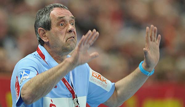 Coach Rolf Brack steht mit seinem Team im EHF-Cup-Viertelfinale.