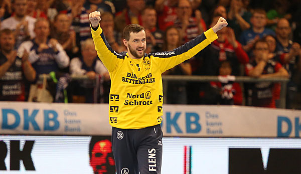 Der deutsche Handballmeister SG Flensburg-Handewitt ist ins Achtelfinale der Champions League eingezogen.