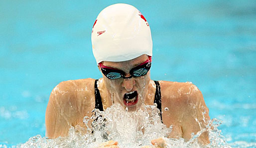 Annamay Pierse schwimmt neuen Weltrekord über 200m Brust
