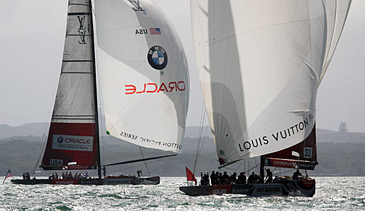 Die beiden Konkurenten auf See: BMW-Oracle (li.) und Alinghi