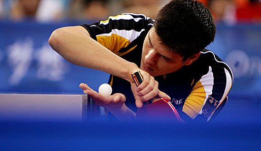 Dimitrij Ovtcharov triftt in der Runde der letzten 16 auf auf Athen-Olympiasieger Ryu Seung Min