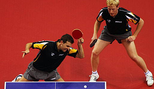 Timo Boll (l.) und Chrstian Süß haben bei der Tischtennis-EM in Stuttgart das Doppel-Finale erreicht