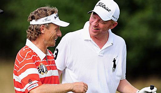 Zwei Profis unter sich: Boris Becker erhält Golftipps von Bernhard Langer