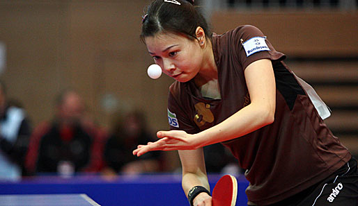 Jiaduo Wu stht nach dem klaren Sieg über Krisztina Toth im Halbfinale der Tischtennis-EM